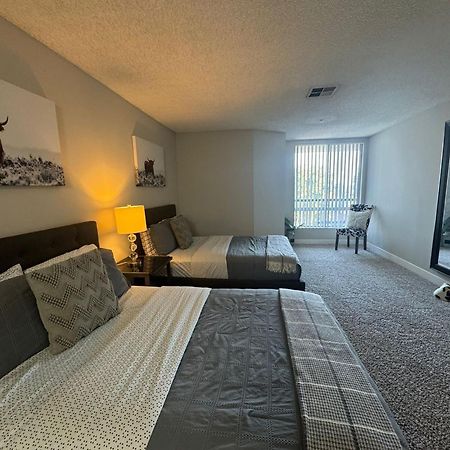 Incredible Two Bedroom Hollywood Apartments Free Parking Los Angeles Eksteriør billede