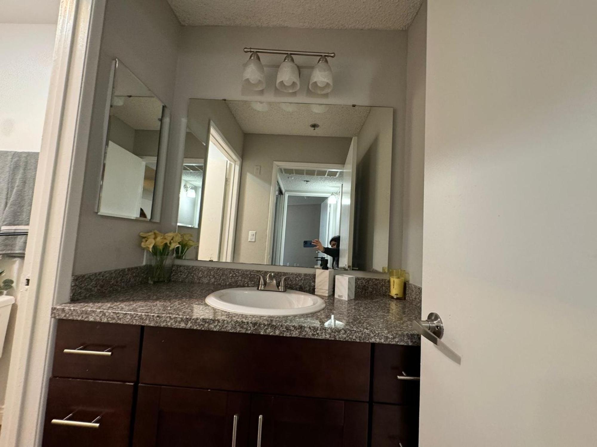 Incredible Two Bedroom Hollywood Apartments Free Parking Los Angeles Eksteriør billede