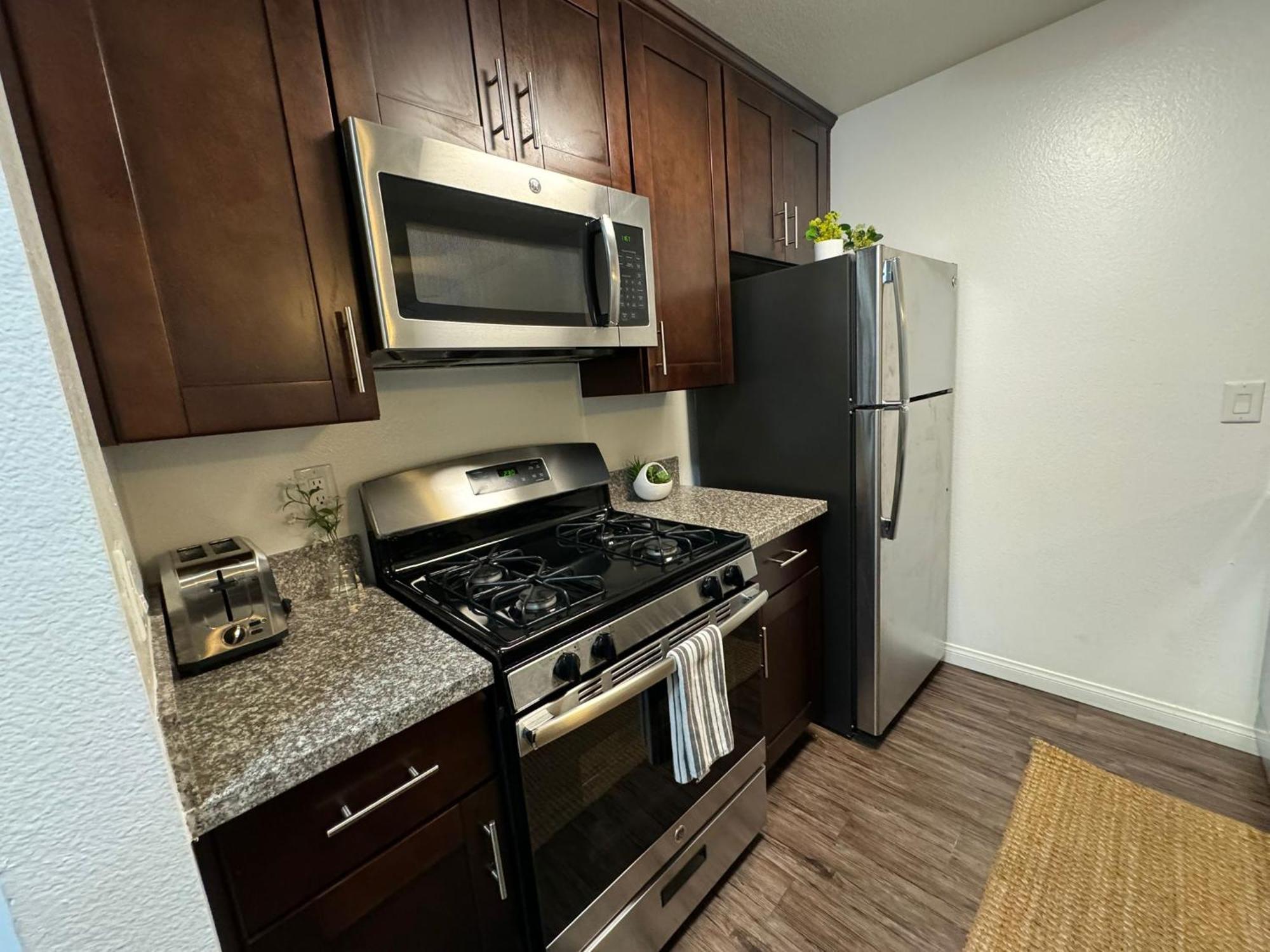 Incredible Two Bedroom Hollywood Apartments Free Parking Los Angeles Eksteriør billede