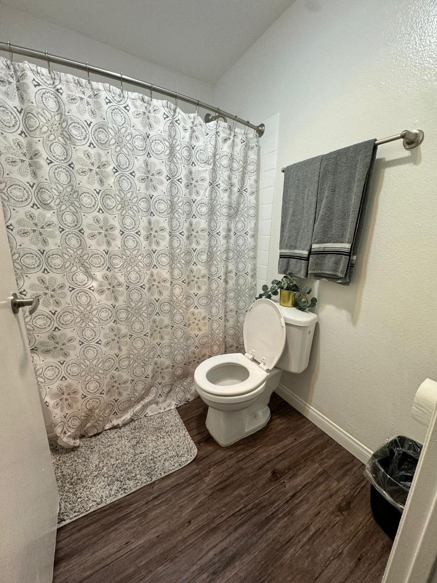 Incredible Two Bedroom Hollywood Apartments Free Parking Los Angeles Eksteriør billede