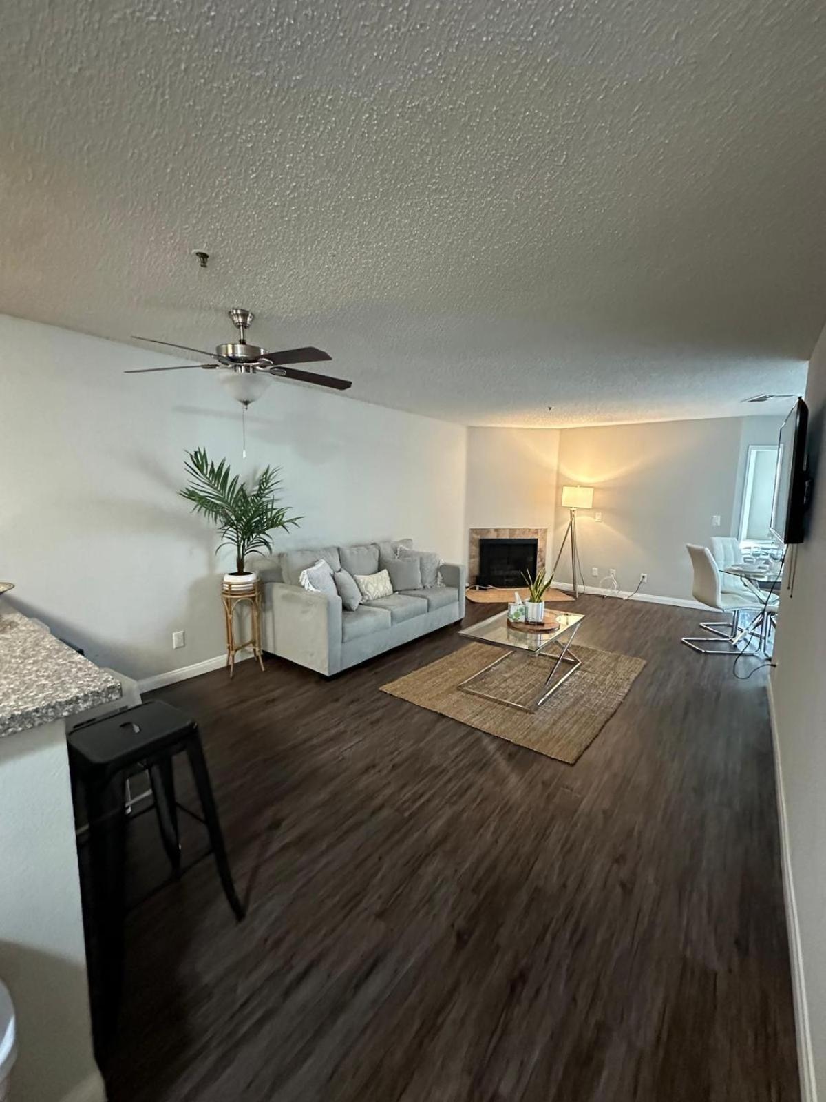 Incredible Two Bedroom Hollywood Apartments Free Parking Los Angeles Eksteriør billede