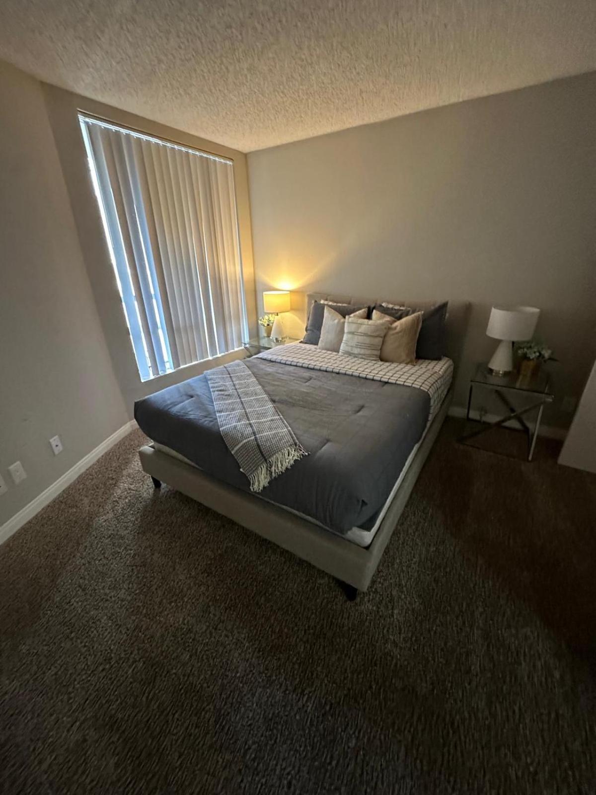 Incredible Two Bedroom Hollywood Apartments Free Parking Los Angeles Eksteriør billede