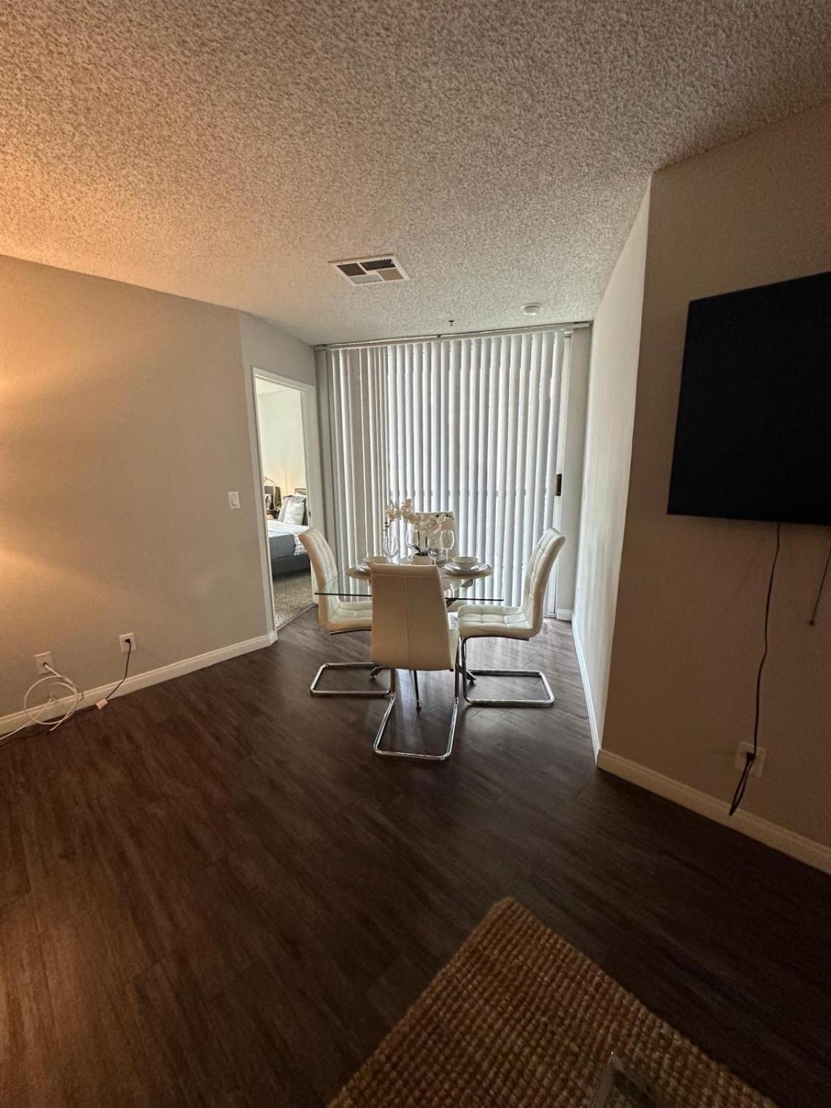 Incredible Two Bedroom Hollywood Apartments Free Parking Los Angeles Eksteriør billede