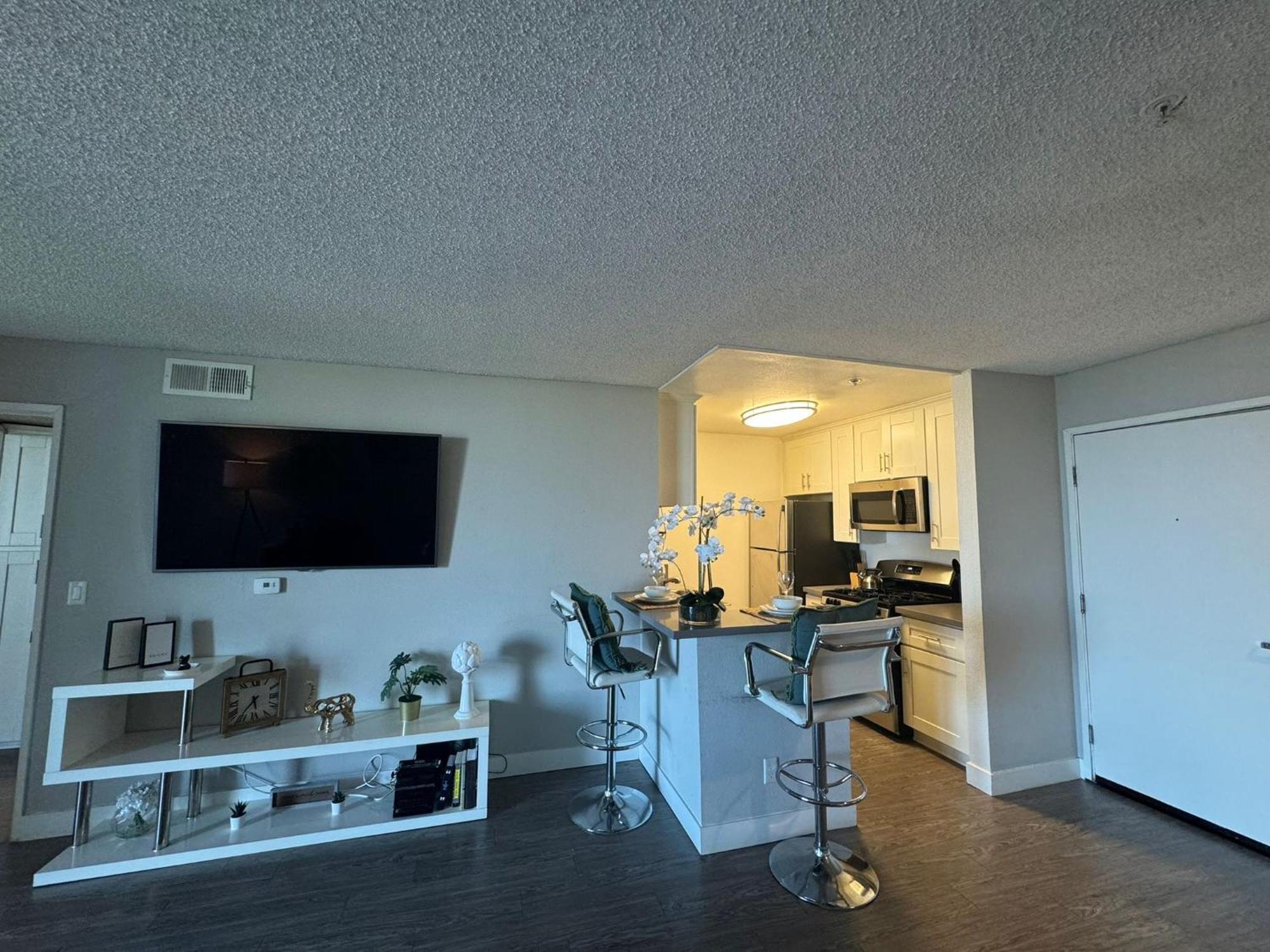 Incredible Two Bedroom Hollywood Apartments Free Parking Los Angeles Eksteriør billede