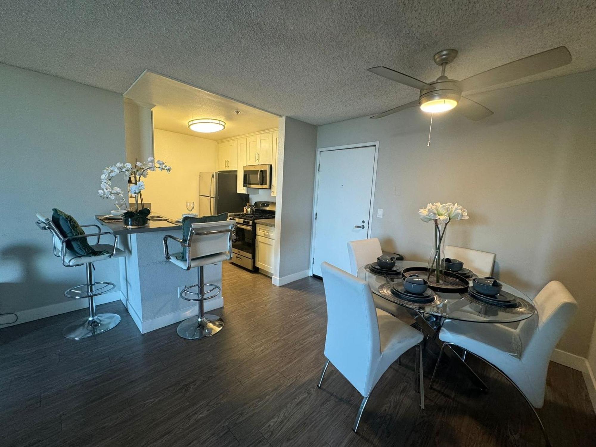 Incredible Two Bedroom Hollywood Apartments Free Parking Los Angeles Eksteriør billede