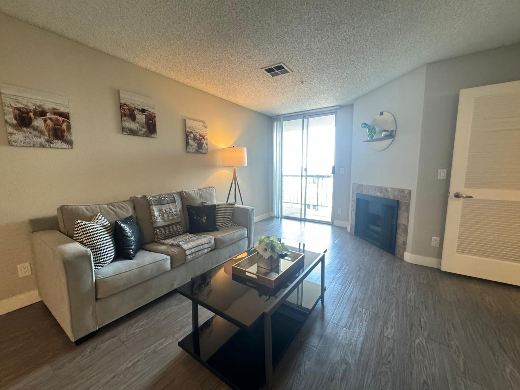Incredible Two Bedroom Hollywood Apartments Free Parking Los Angeles Eksteriør billede