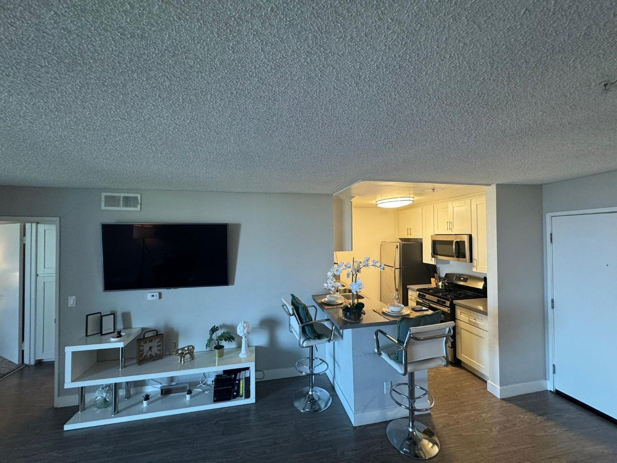 Incredible Two Bedroom Hollywood Apartments Free Parking Los Angeles Eksteriør billede