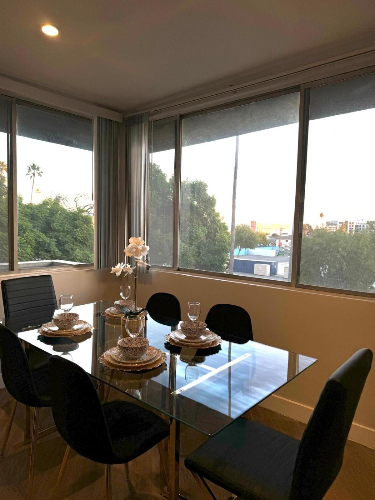 Incredible Two Bedroom Hollywood Apartments Free Parking Los Angeles Eksteriør billede