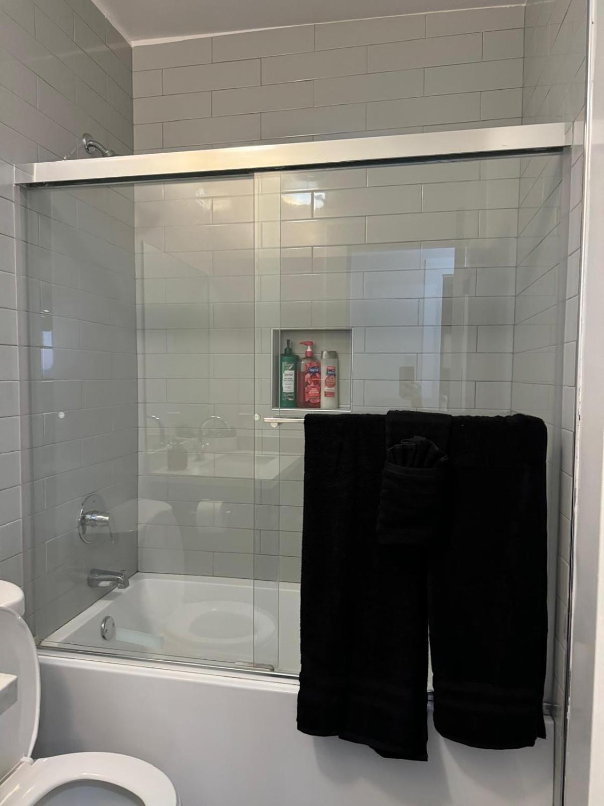 Incredible Two Bedroom Hollywood Apartments Free Parking Los Angeles Eksteriør billede