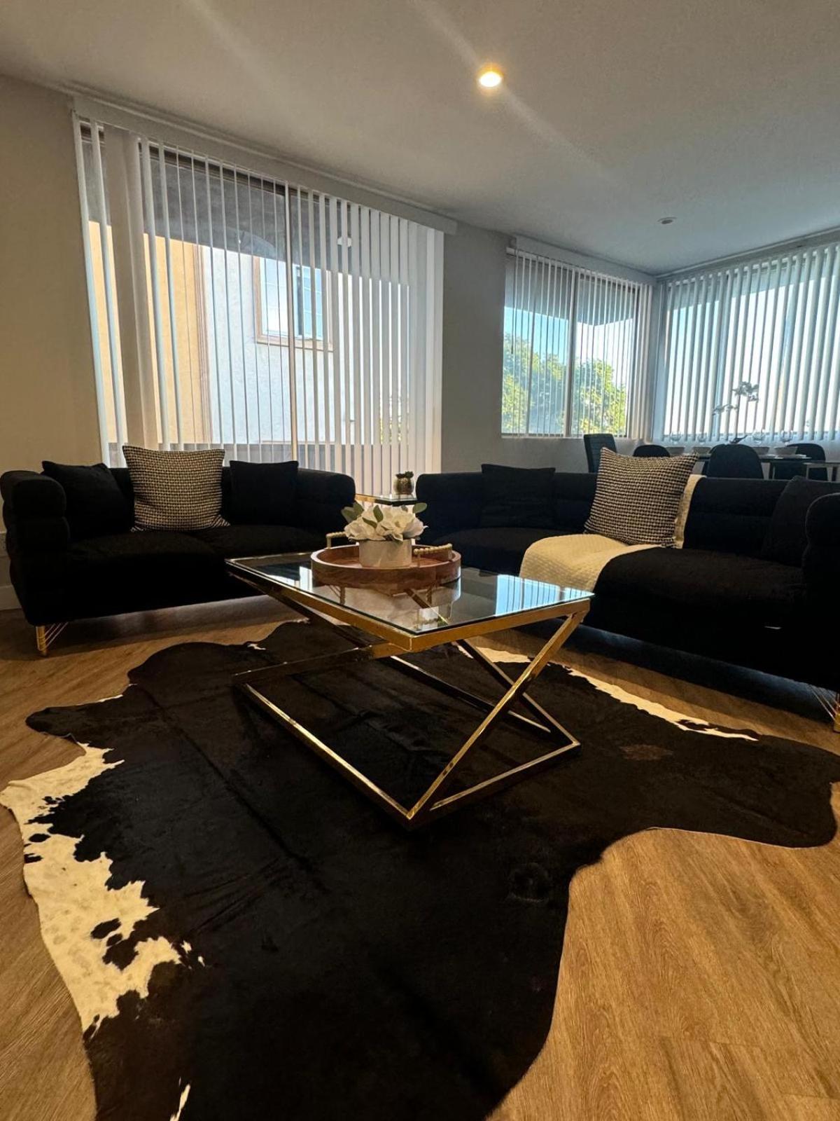 Incredible Two Bedroom Hollywood Apartments Free Parking Los Angeles Eksteriør billede